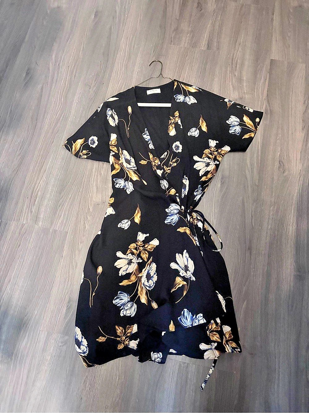 Babaton Wallace Dress Floral Mini Dress in Black & Blue Size Medium